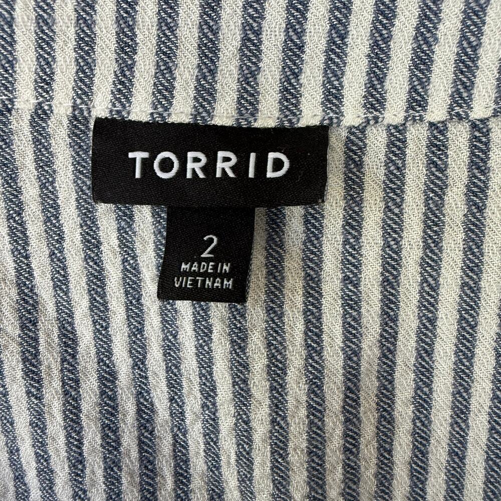 Torrid brand tunic top featuring a blue white vertical striped pattern. Size 2X - Picture 3 of 9